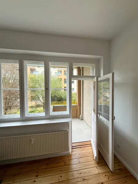 Erstbezug nach Kernsanierung | Stilvolle 2-Zimmer-Altbauwohnung mit Balkon in Pankow — photo 1